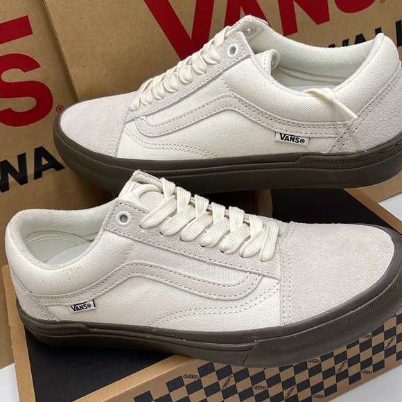 Vans Men’s Bmx Old Skool
Marshmallow/Gum
VN0005UZOVM Sneakers - Picture 8 of 16